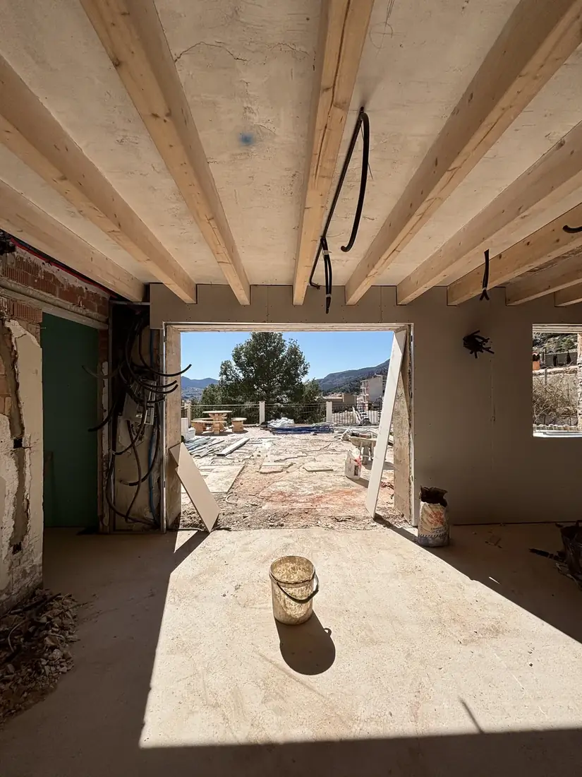 Vivienda en Onil, en construcción